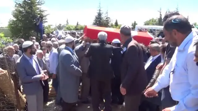 Silahlı Saldırıda Hayatını Kaybeden Başhekim Defnedildi Silahlı Saldırıda Hayatını Kaybeden Başhekim Defnedildi