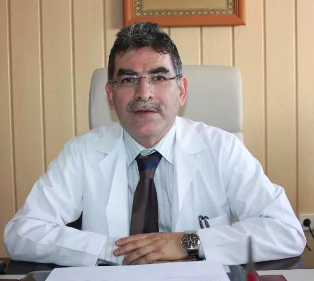 Silahlı Saldırıda Hayatını Kaybeden Başhekim Son Yolculuğuna Uğurlanıyor Silahlı Saldırıda Hayatını Kaybeden Başhekim Son Yolculuğuna Uğurlanıyor