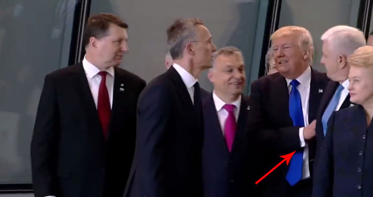 Trump Aile Fotoğrafında Öne Geçmek İçin Başbakanı Omzuna Vurup İtti