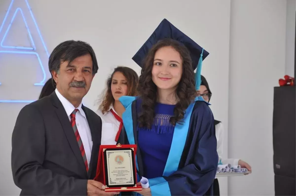 Cemal Mümtaz Sosyal Bilimler Lisesi'nde Mezuniyet Sevinci