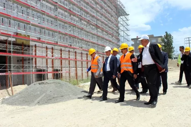 Sgk Başkanı Bağlı İnşaat İşçileriyle Bir Araya Geldi Sgk Başkanı Bağlı İnşaat İşçileriyle Bir Araya Geldi
