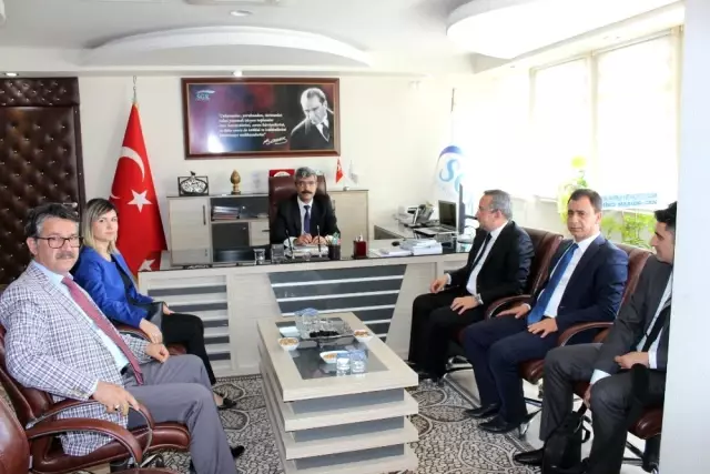 Sgk Başkanı Bağlı İnşaat İşçileriyle Bir Araya Geldi Sgk Başkanı Bağlı İnşaat İşçileriyle Bir Araya Geldi