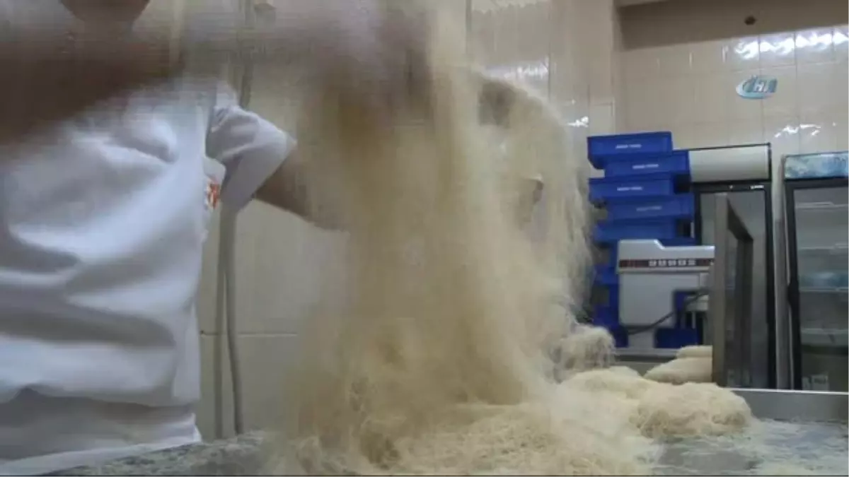 Erzurum'da Ramazanın Vazgeçilmesi Kadayıf Dolması Yok Satıyor