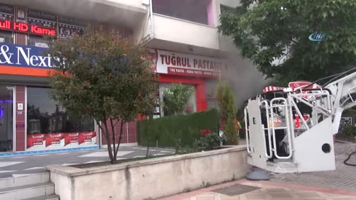 İftar Saati Çıkan Yangın Mahalleliyi Sokağa Döktü