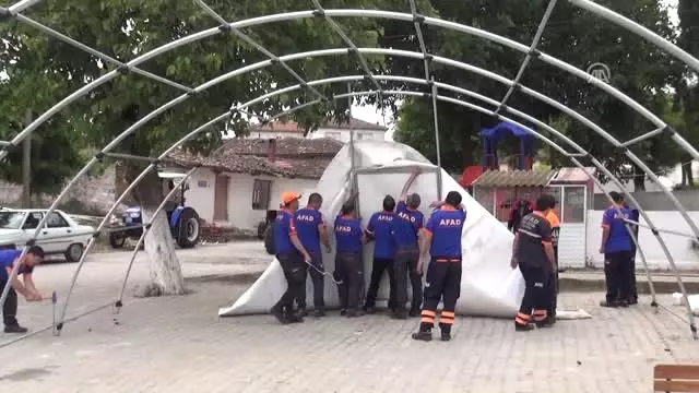 Afad Tarafından Mahalle Meydanında Çadır Cami Kuruldu Afad Tarafından Mahalle Meydanında Çadır Cami Kuruldu