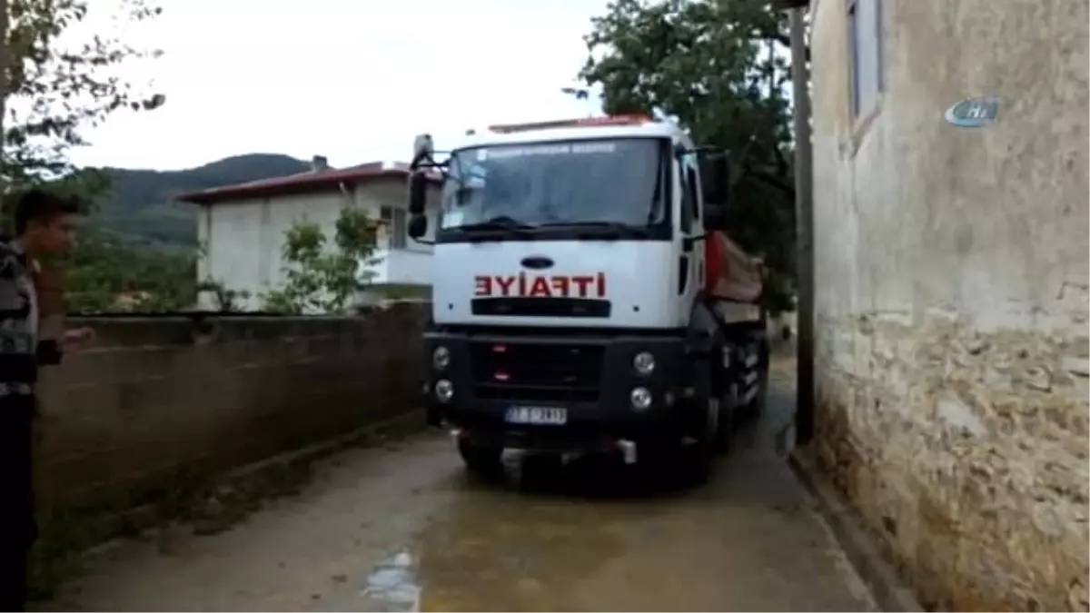 Burhaniye' de Mahalleyi Sel Bastı 50 Keçi Telef Oldu