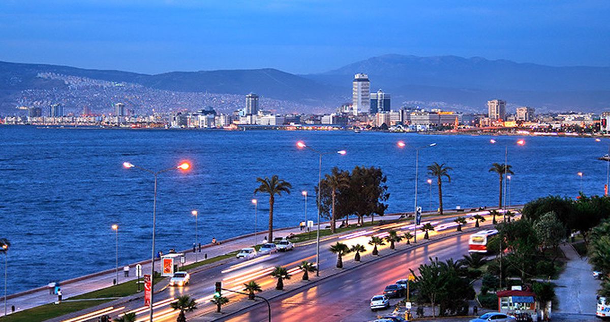 Fitch İzmir'in Kredi Notunu 'AAA' Konumuna Yükseltti