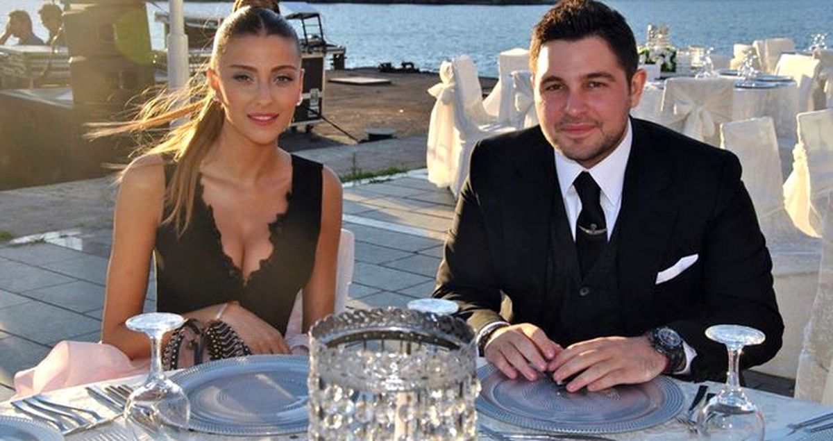 Hacı Sabancı Gitti, Özge Ulusoy VIP Araçtan Dolmuşa Düştü
