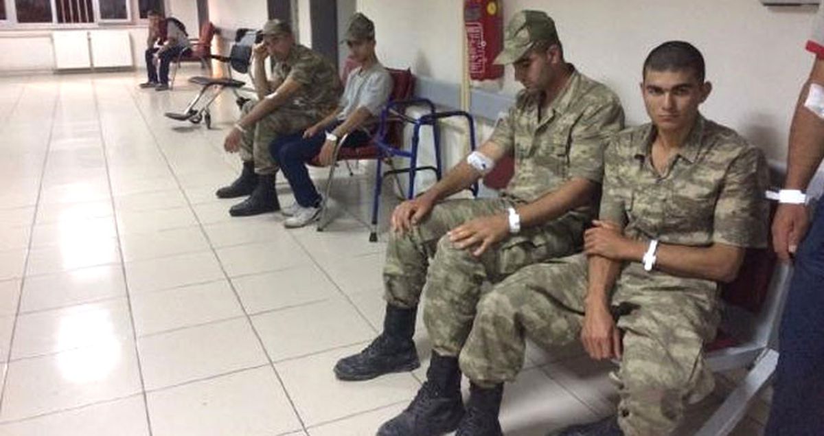 Manisa Valisi'nden Zehirlenen Askerlerle İlgili İlginç Açıklama: Üşütmüşler