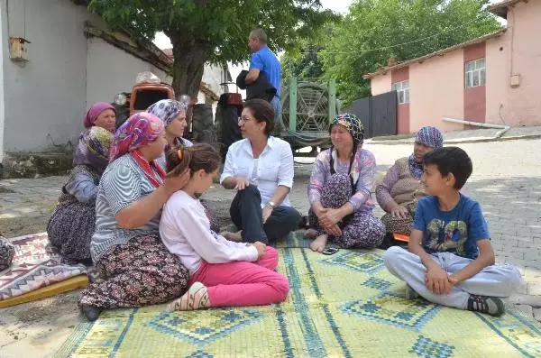 Manisa'da Deprem Korkutuyor; Halk Geceyi Çadırlarda Geçirdi (3) Manisa'da Deprem Korkutuyor; Halk Geceyi Çadırlarda Geçirdi (3)