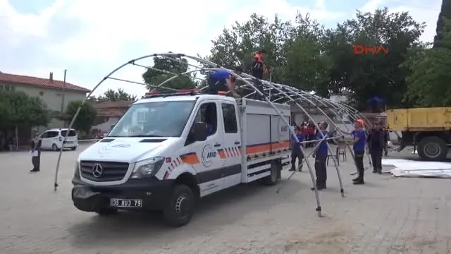 Manisa'da Deprem Korkutuyor; Halk Geceyi Çadırlarda Geçirdi Manisa'da Deprem Korkutuyor; Halk Geceyi Çadırlarda Geçirdi