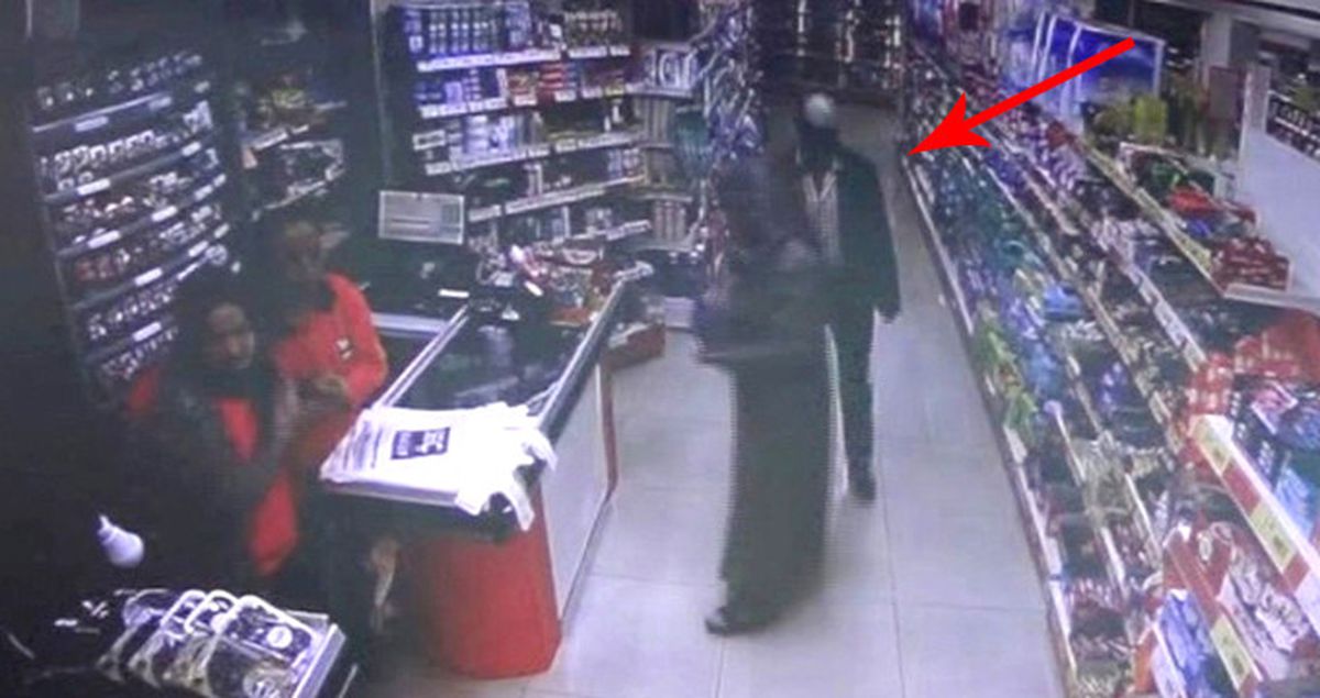 Manisa'da Depreme Markette Yakalanan Çift Alışverişine Devam Etti