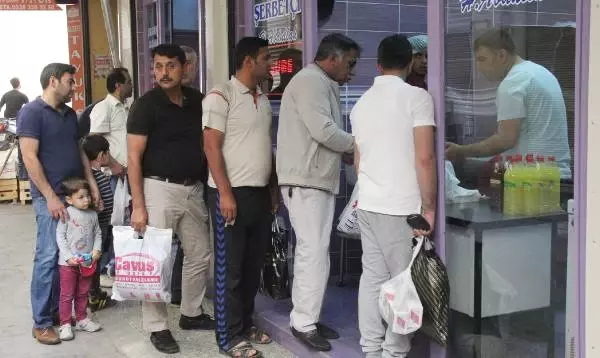 Şanlıurfa'da Meyan Şerbeti Kuyruğu