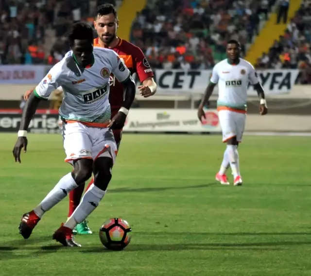 Sinan Gümüş: Yasin Öztekin'i kırmamak için 2 gol attım Sinan Gümüş: Yasin Öztekin'i kırmamak için 2 gol attım