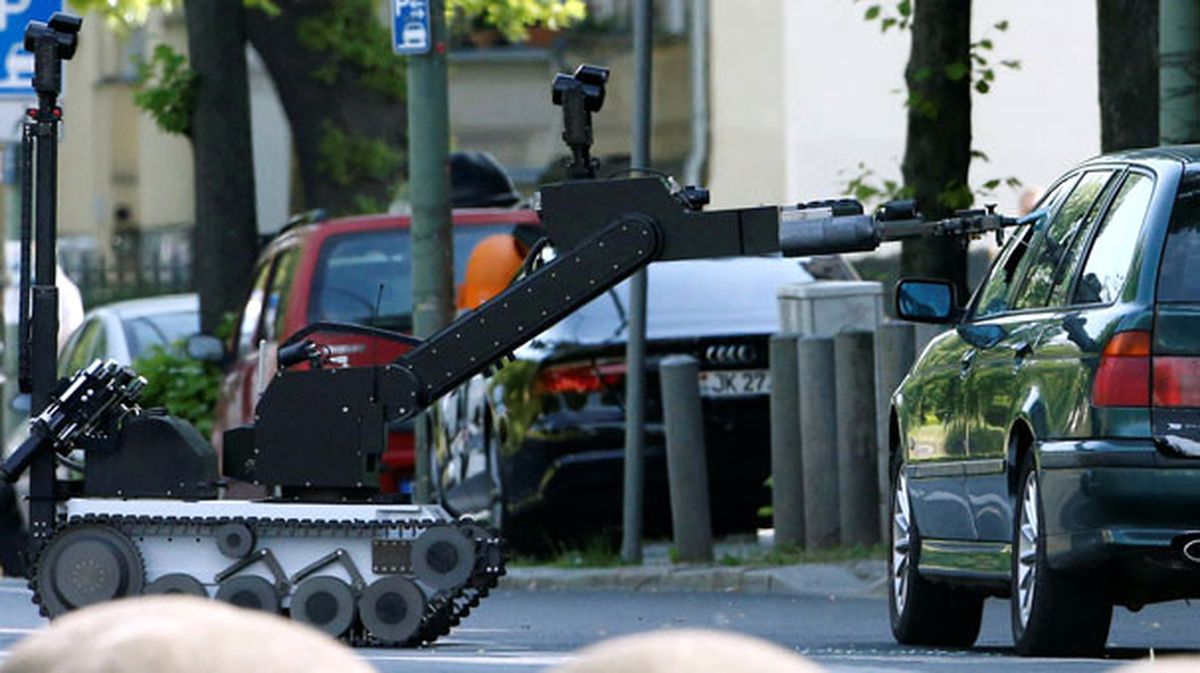 Berlin'de Bombalı Araç Alarmı!