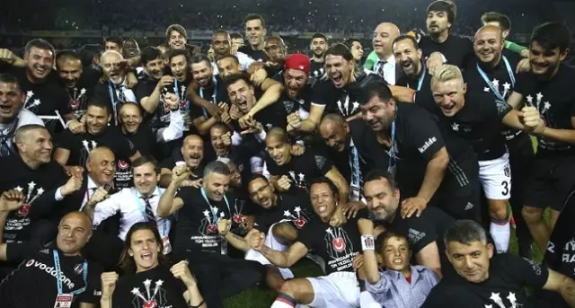 Beşiktaşlı Oyuncuların Şampiyonluk Sevinci