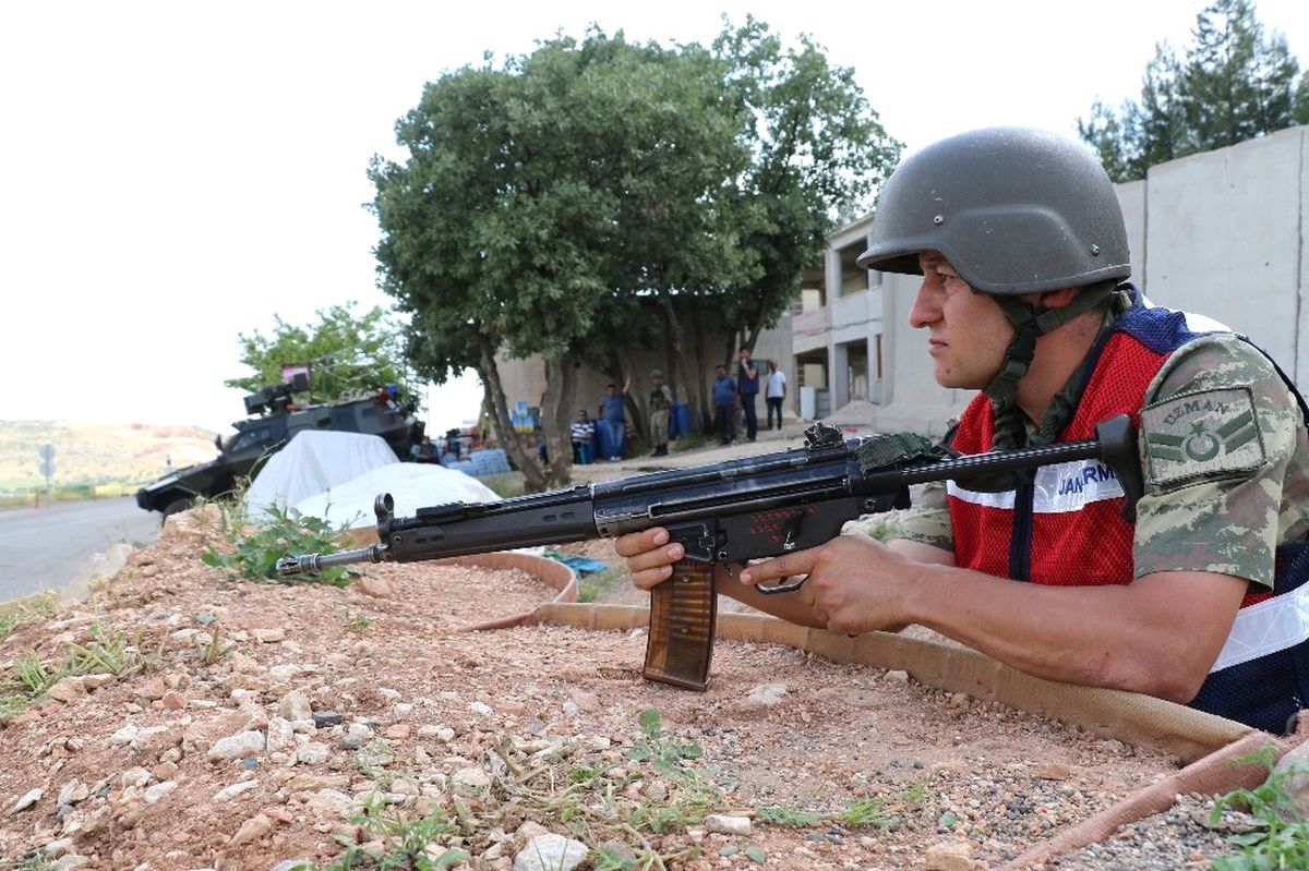 Diyarbakır'da Büyük Operasyon! Askerler Elleri Tetikte Bekliyor