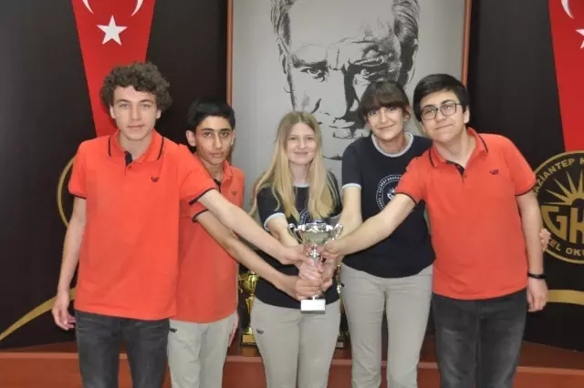 Gaziantep Kolej Vakfı Münazarada Türkiye Şampiyonu