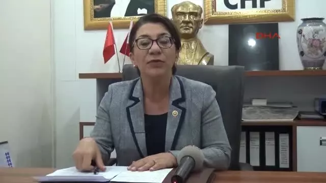 Manisa CHP'li Biçer'den O Kışladaki Zehirlenmeyle Ilgili Çiğ Hindi Eti Iddiası Manisa CHP'li Biçer'den O Kışladaki Zehirlenmeyle Ilgili Çiğ Hindi Eti Iddiası