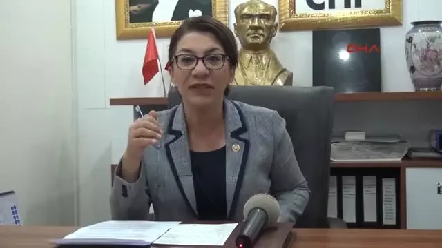 Manisa CHP'li Biçer'den O Kışladaki Zehirlenmeyle Ilgili Çiğ Hindi Eti Iddiası Manisa CHP'li Biçer'den O Kışladaki Zehirlenmeyle Ilgili Çiğ Hindi Eti Iddiası