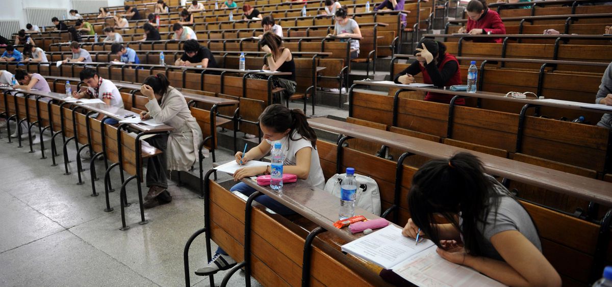YÖK'e 'Saat' Ayarı: Kol Saati Takmak Sınav İptali İçin Yeterli Sebep Değil