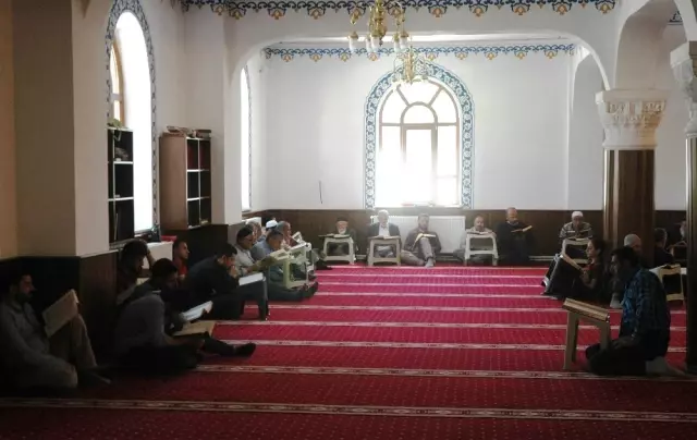 14 Asırlık 'Mukabele' Geleneği Devam Ettiriliyor 14 Asırlık 'Mukabele' Geleneği Devam Ettiriliyor