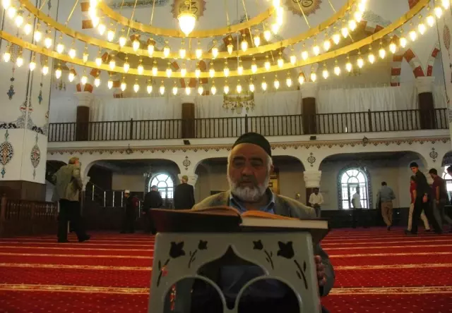 14 Asırlık 'Mukabele' Geleneği Devam Ettiriliyor 14 Asırlık 'Mukabele' Geleneği Devam Ettiriliyor