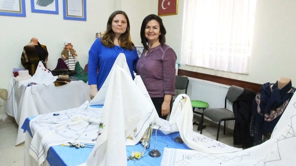 Burhaniye'de İğne Oyaları İlgi Gördü