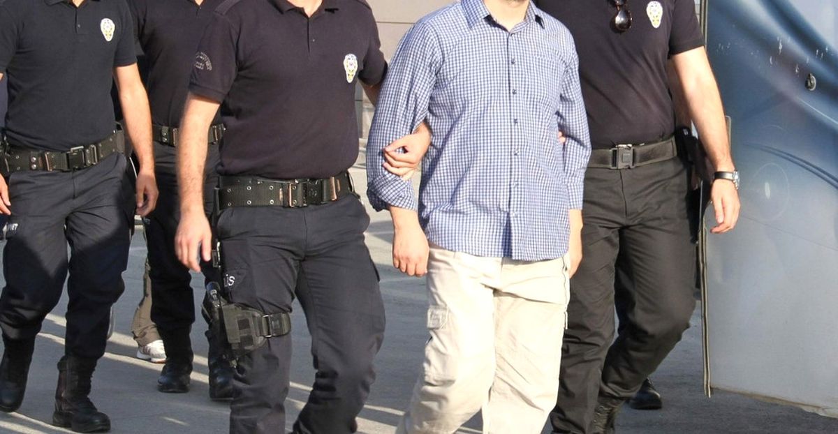İzmir'de Dokuz Eylül Üniversitesi'ne FETÖ Operasyonu: 27 Gözaltı