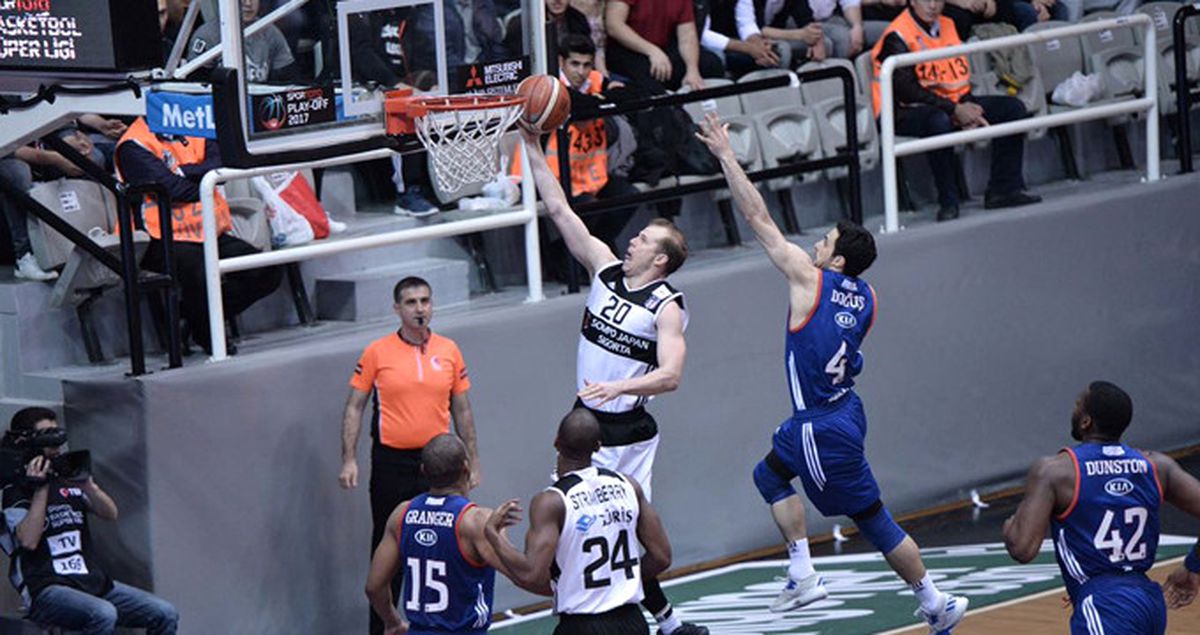 STBL'de Play-Off Yarı Finalinde Beşiktaş, Anadolu Efes'i 90-71 Yendi