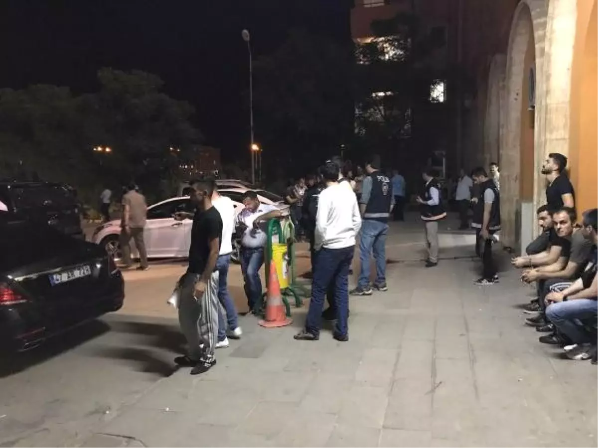 Dha Yurt - Kızıltepe'de Polis Aracının Geçisi Sırasında Patlama: 2 Polis Yaralı