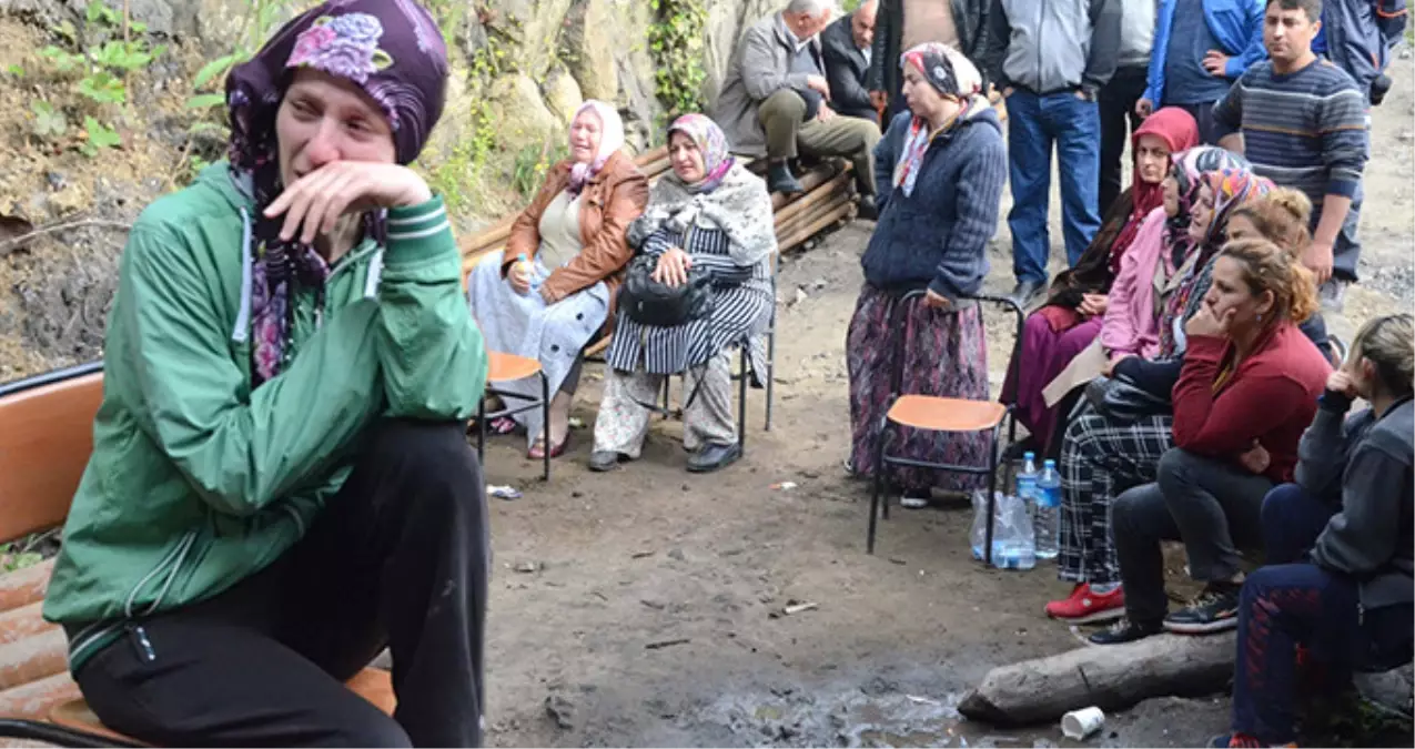 Gözleri Madende, İçeriden Gelecek Güzel Haberi Bekliyorlar