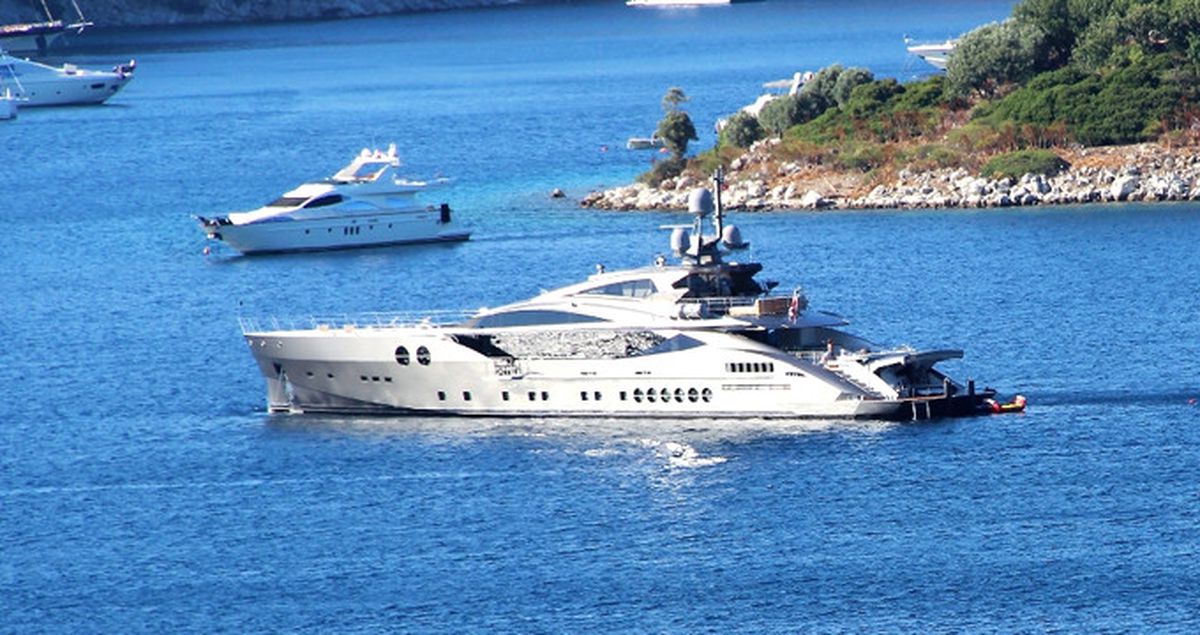 Rus Milyarderin Mega Yatı Tatil İçin Bodrum Açıklarına Demir Attı