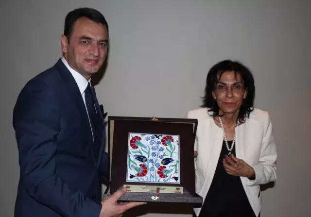 Tasavvufçu Yazar Cemalnur Sargut Bursa'da İftara Katıldı.