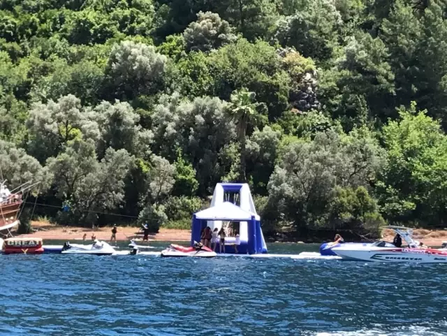Dolar Milyarderinden Denizin Ortasında Su Parkı Dolar Milyarderinden Denizin Ortasında Su Parkı