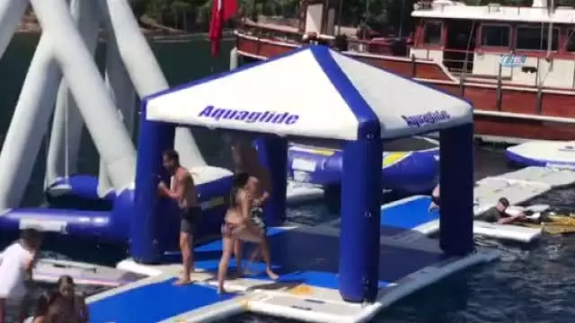 Dolar Milyarderi Denizin Ortasında Su Parkı Kurdurttu Dolar Milyarderi Denizin Ortasında Su Parkı Kurdurttu