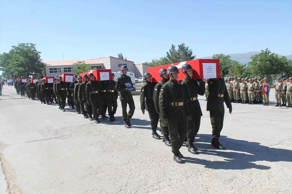 Helikopter Kazasında Şehit Olan 7 Asker İçin Şırnak'ta En Acı Tören
