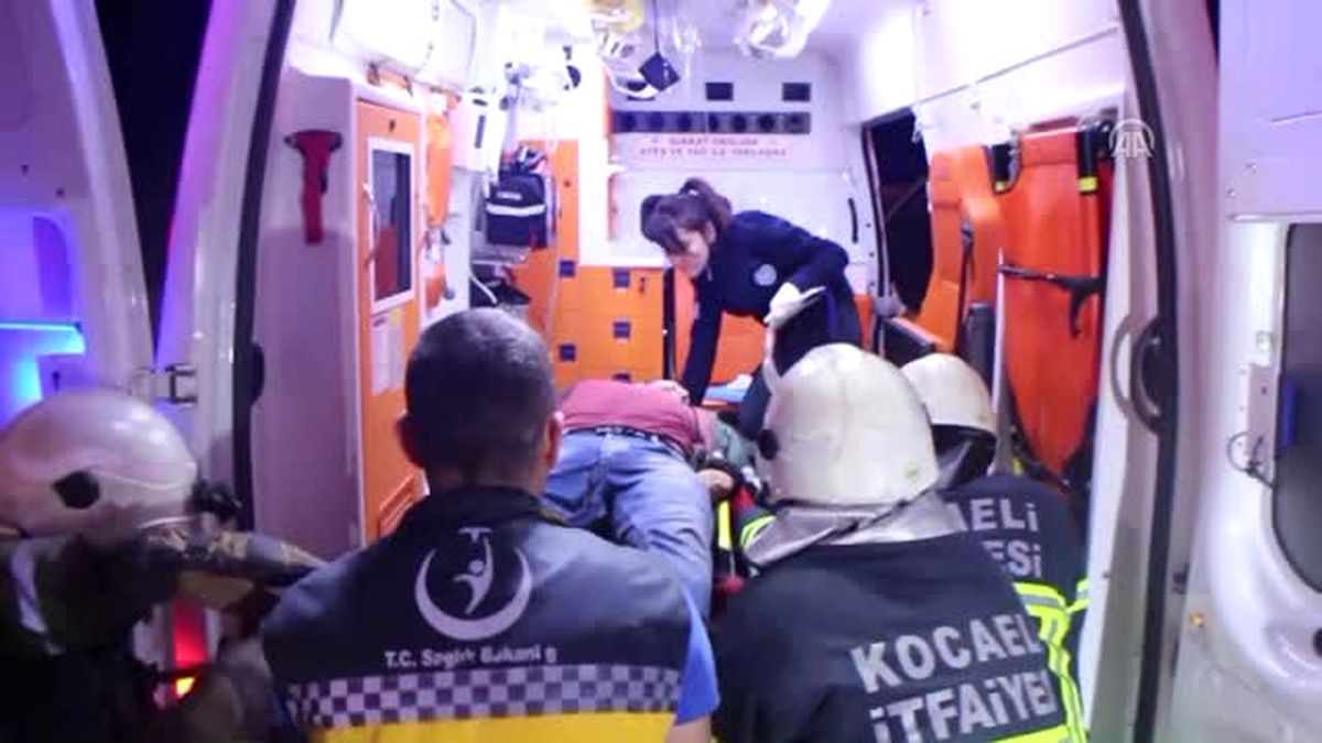Kocaeli'de Otomobil Su Kanalına Düştü: 1 Ölü