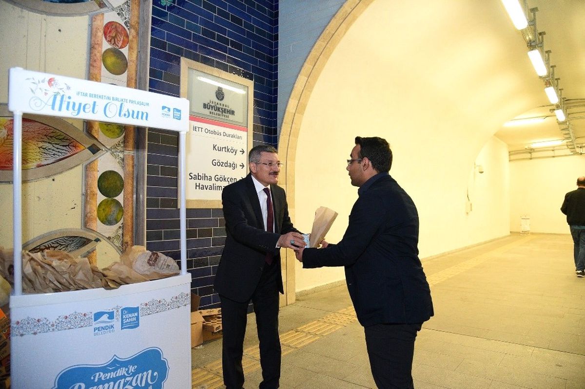 Metro'da İftar Sürprizi