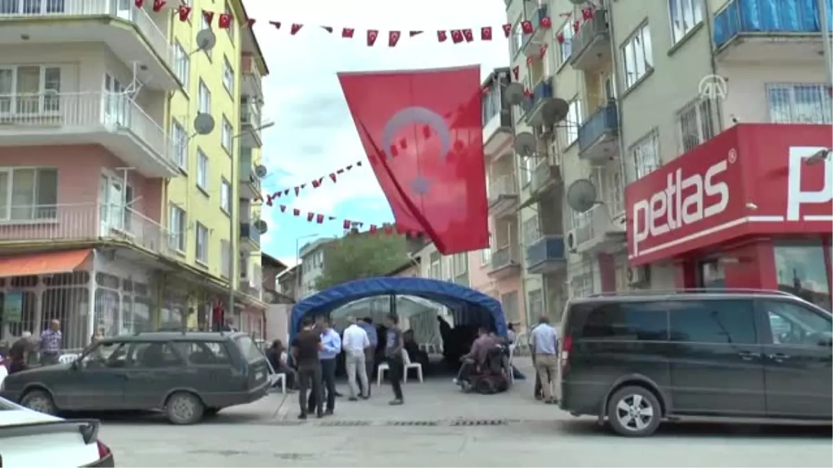 Popüler ayakkabılar Mifefer, üreticinin ebat gözü Popüler ayakkabılar Mifefer, üreticinin ebat gözü