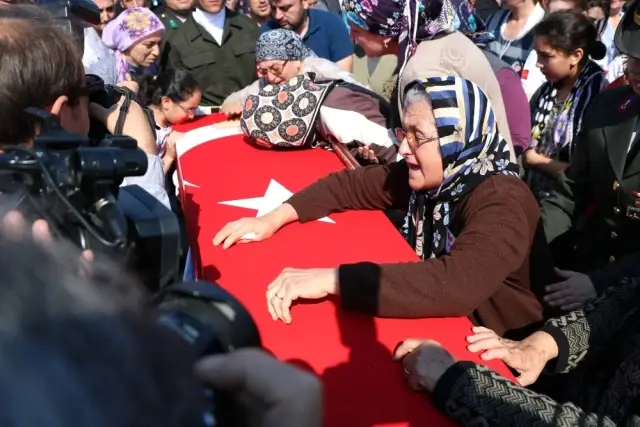 Akhisarlı Şehide Son Görev Akhisarlı Şehide Son Görev