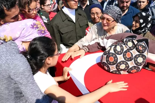 Akhisarlı Şehide Son Görev Akhisarlı Şehide Son Görev