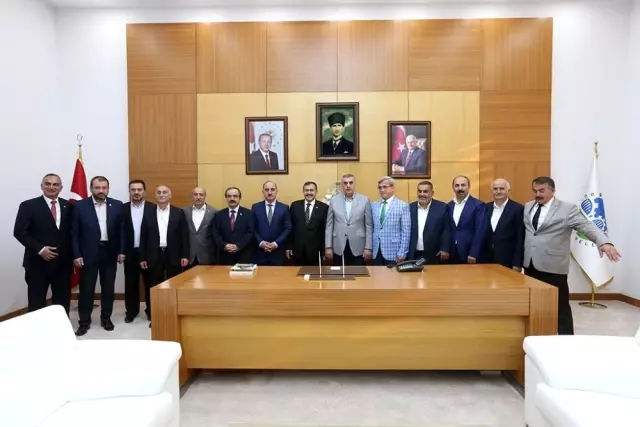Bakan Eroğlu Büyükşehir Belediyesini Ziyaret Etti Bakan Eroğlu Büyükşehir Belediyesini Ziyaret Etti