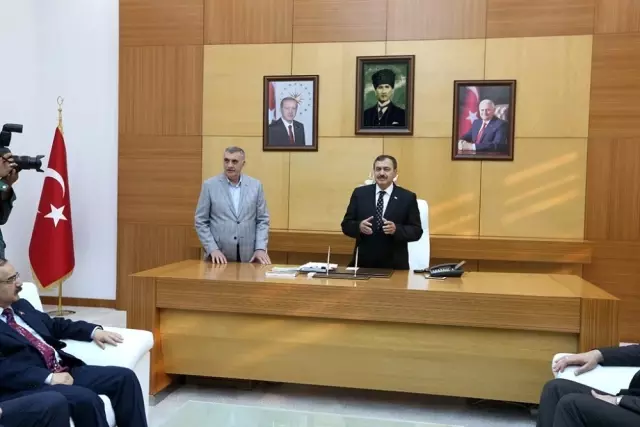 Bakan Eroğlu Büyükşehir Belediyesini Ziyaret Etti Bakan Eroğlu Büyükşehir Belediyesini Ziyaret Etti