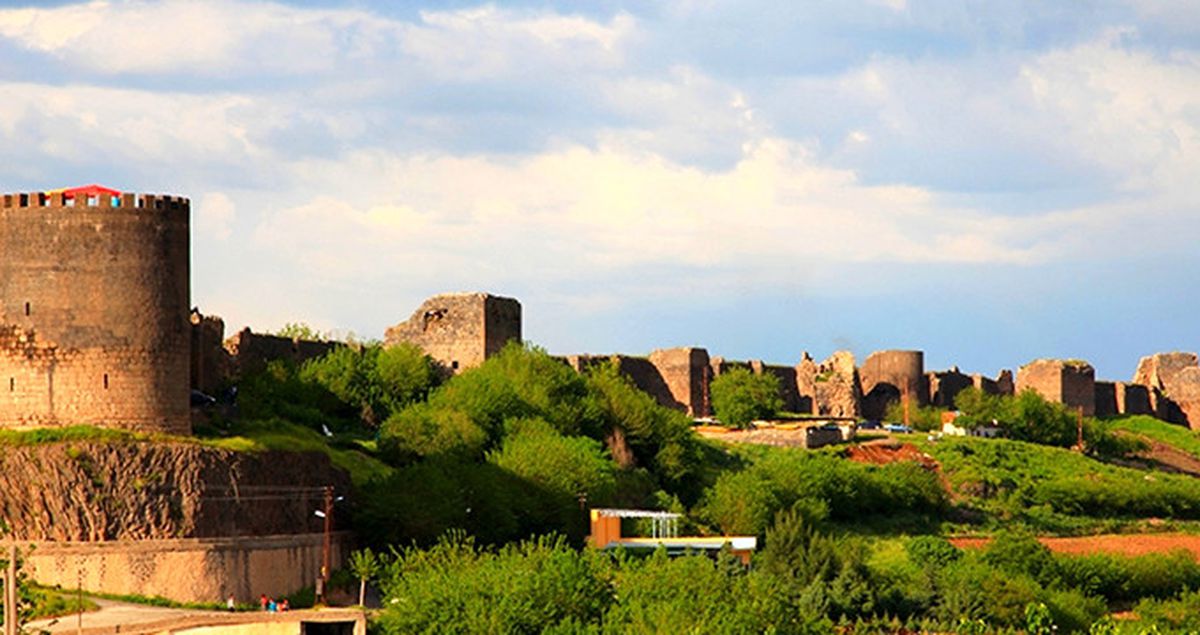 Çatışmalar Nedeniyle Diyarbakır'dan Kaçan Turistler Geri Dönüyor
