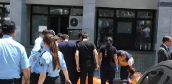 Denizli Adliyesi: Denizli Adliyesi Önünde Boşanma Tartışması Kanlı Bitti: 1 Ölü, 2 Yaralı Denizli Adliyesi: Denizli Adliyesi Önünde Boşanma Tartışması Kanlı Bitti: 1 Ölü, 2 Yaralı