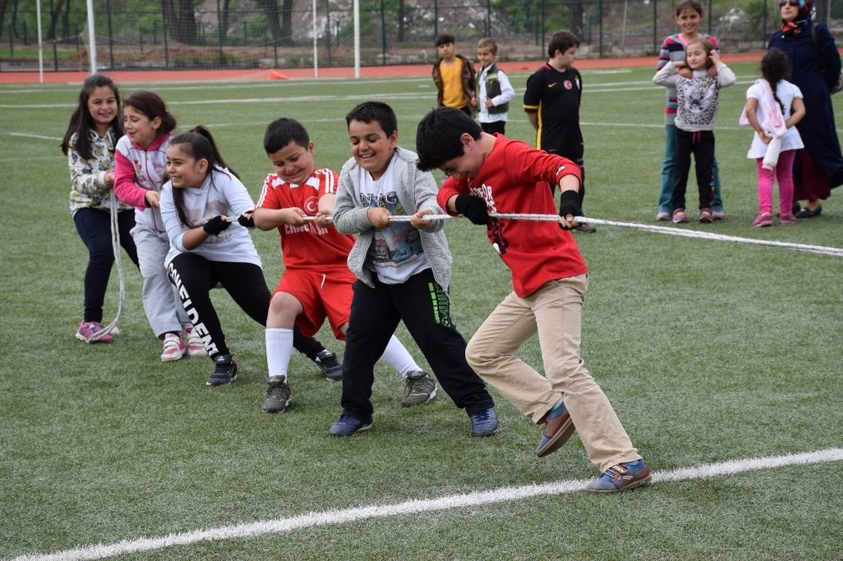 Reşadiye'de Geleneksel Çocuk Oyunları Şenliği Yapıldı