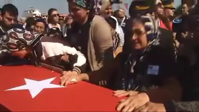 Şehit Annesi Nurdan Kıral: 'Sana Söz Verdiğim Gibi Ağlamayacağım Anneciğim' Şehit Annesi Nurdan Kıral: 'Sana Söz Verdiğim Gibi Ağlamayacağım Anneciğim'