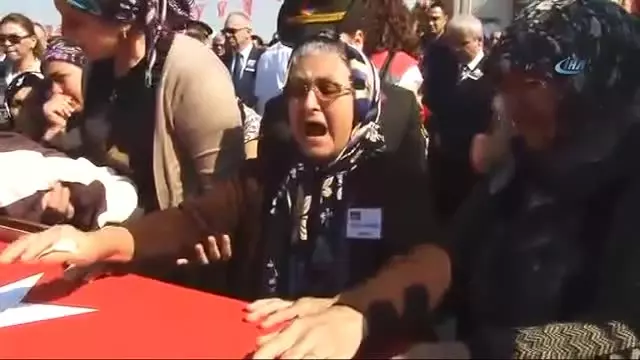 Şehit Annesi Nurdan Kıral: 'Sana Söz Verdiğim Gibi Ağlamayacağım Anneciğim' Şehit Annesi Nurdan Kıral: 'Sana Söz Verdiğim Gibi Ağlamayacağım Anneciğim'