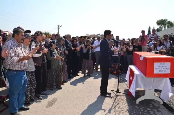 Şehit Annesinin 'Bana Kokun Geliyor' Sözleri Yürekleri Dağladı Şehit Annesinin 'Bana Kokun Geliyor' Sözleri Yürekleri Dağladı